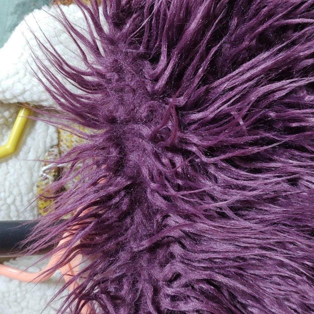 Donna Salyers' Fabulous Furs - Picture 9 of 10